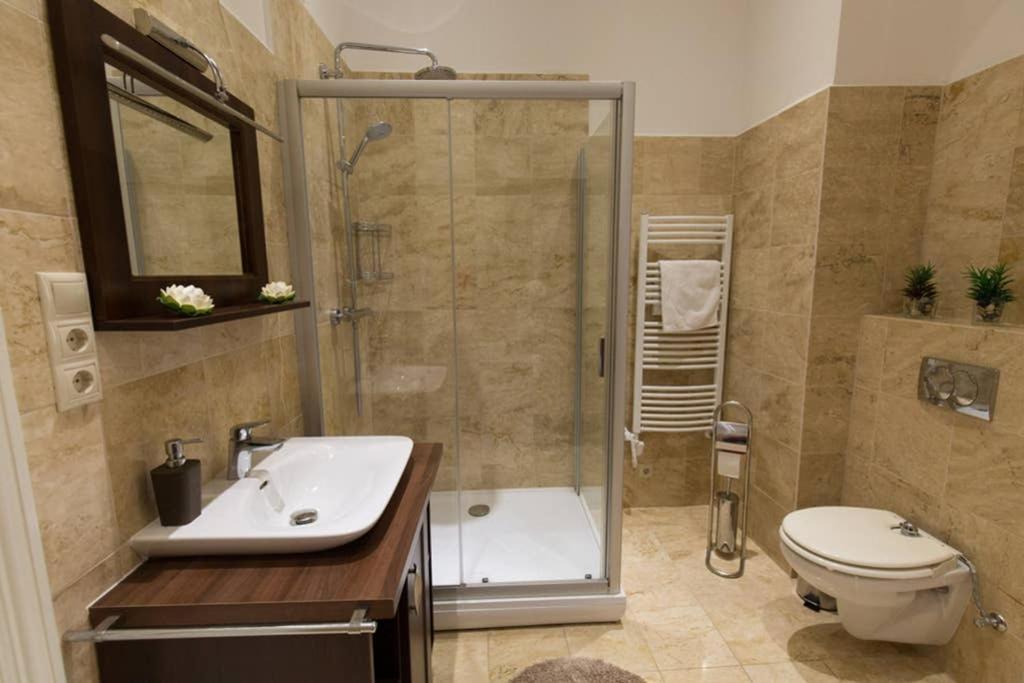 Elegant Apartment With Buda Castle View Budapest Exterior foto
