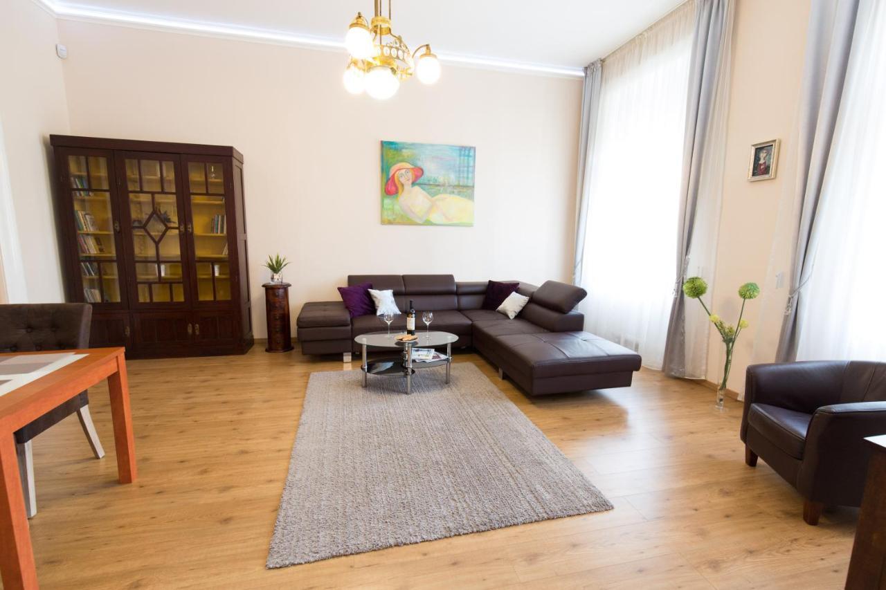 Elegant Apartment With Buda Castle View Budapest Exterior foto