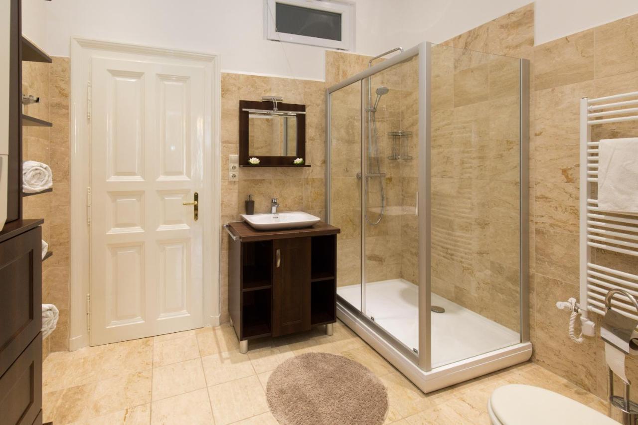 Elegant Apartment With Buda Castle View Budapest Exterior foto
